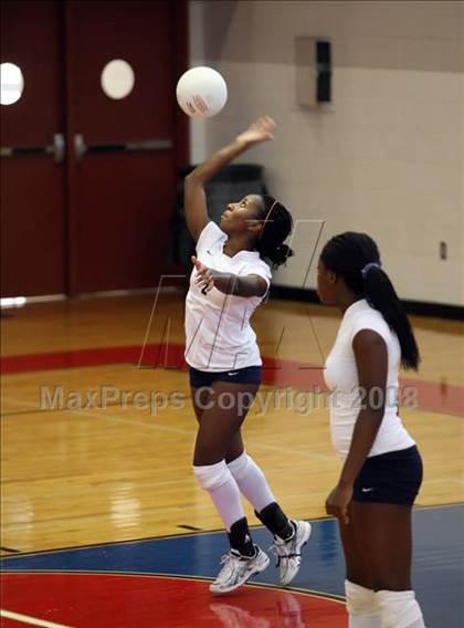 Thumbnail 1 in Highland Park vs Dawson (Nike Volleyball Classic) photogallery.