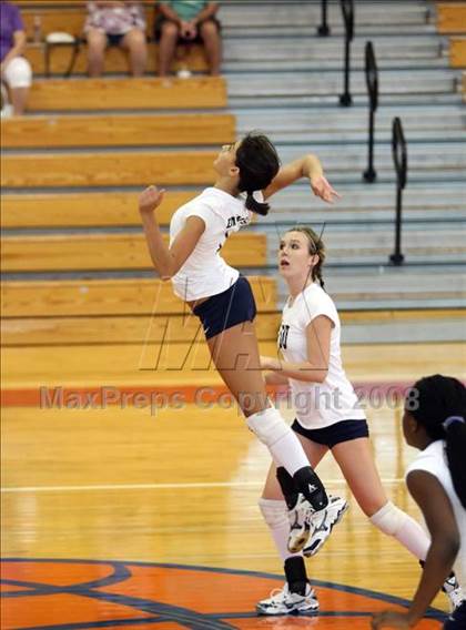 Thumbnail 1 in Highland Park vs Dawson (Nike Volleyball Classic) photogallery.