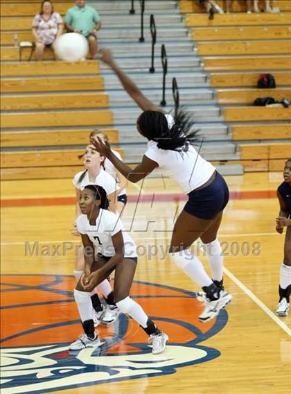 Thumbnail 3 in Highland Park vs Dawson (Nike Volleyball Classic) photogallery.