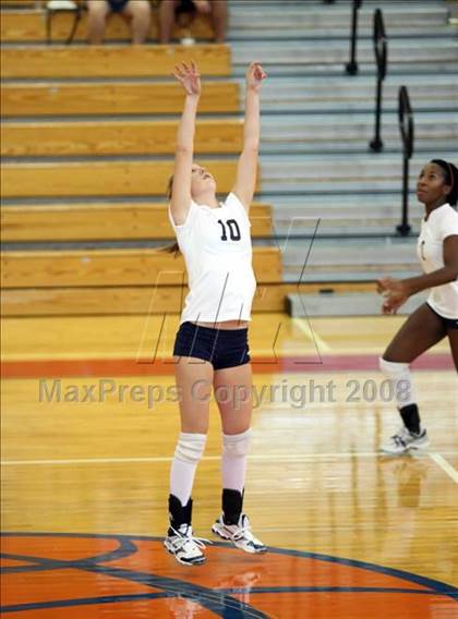 Thumbnail 1 in Highland Park vs Dawson (Nike Volleyball Classic) photogallery.