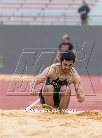 Thumbnail 2 in UIL 5A District Meet (Boys Events) photogallery.