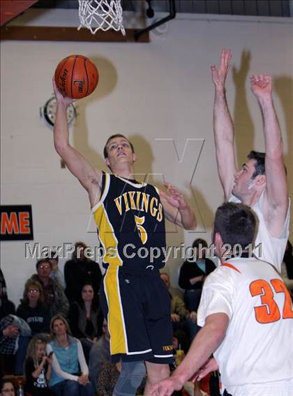 Thumbnail 2 in Venango Catholic @ Clarion Area photogallery.