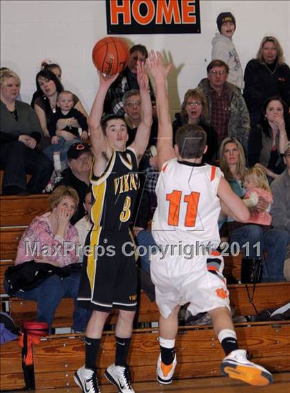 Thumbnail 2 in Venango Catholic @ Clarion Area photogallery.