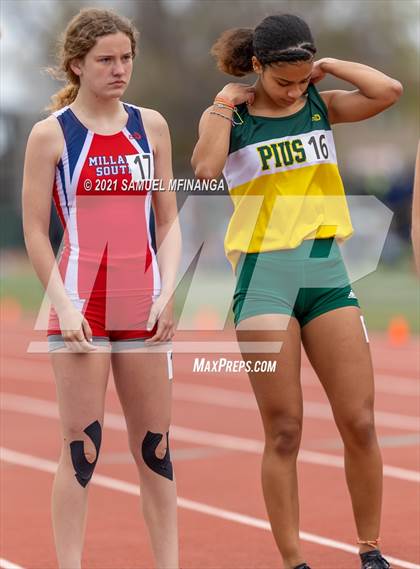 Thumbnail 1 in Harold Scott Invitational (400 Meter) photogallery.