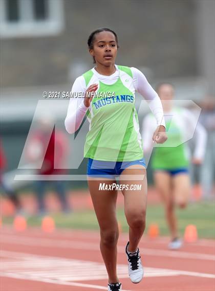 Thumbnail 2 in Harold Scott Invitational (400 Meter) photogallery.