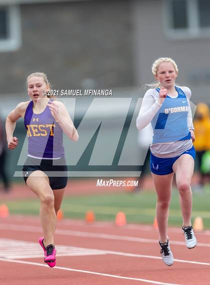 Thumbnail 2 in Harold Scott Invitational (400 Meter) photogallery.