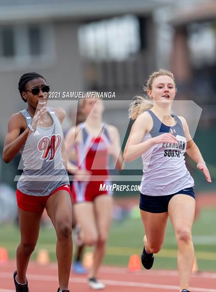 Thumbnail 1 in Harold Scott Invitational (400 Meter) photogallery.
