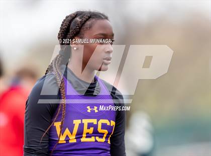 Thumbnail 1 in Harold Scott Invitational (400 Meter) photogallery.