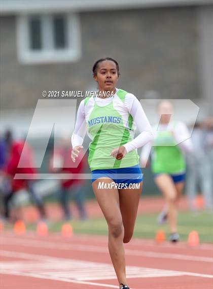 Thumbnail 1 in Harold Scott Invitational (400 Meter) photogallery.