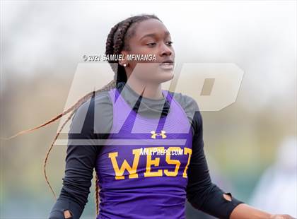 Thumbnail 2 in Harold Scott Invitational (400 Meter) photogallery.