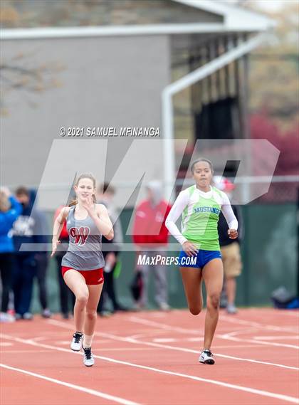 Thumbnail 1 in Harold Scott Invitational (400 Meter) photogallery.