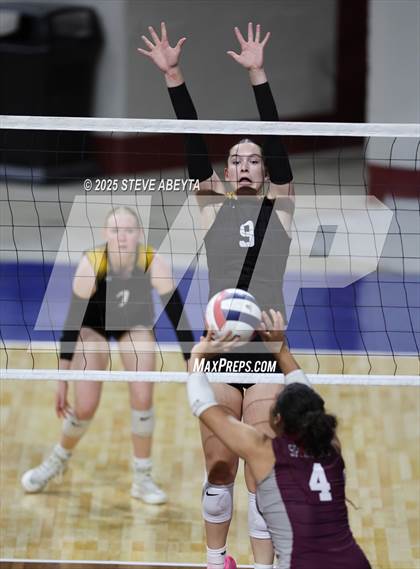 Thumbnail 2 in Berthoud vs. Green Mountain (CHSAA 4A First Round) photogallery.