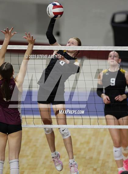 Thumbnail 3 in Berthoud vs. Green Mountain (CHSAA 4A First Round) photogallery.