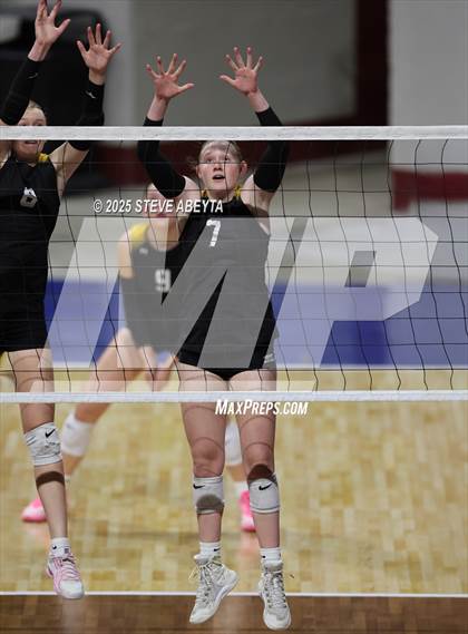 Thumbnail 2 in Berthoud vs. Green Mountain (CHSAA 4A First Round) photogallery.