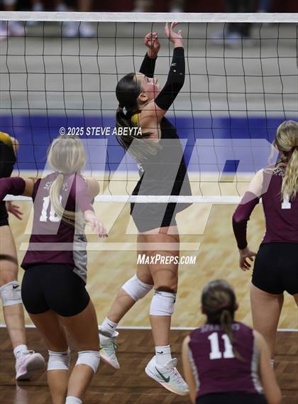 Thumbnail 3 in Berthoud vs. Green Mountain (CHSAA 4A First Round) photogallery.