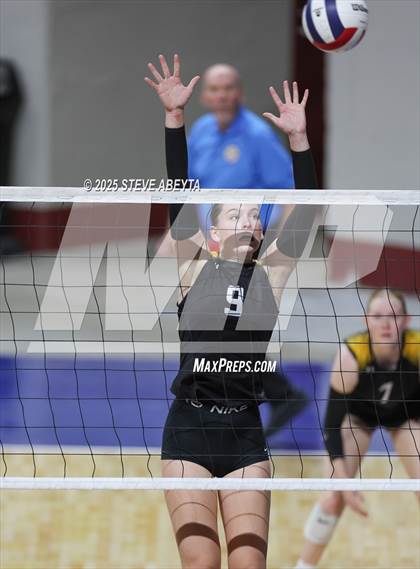 Thumbnail 2 in Berthoud vs. Green Mountain (CHSAA 4A First Round) photogallery.