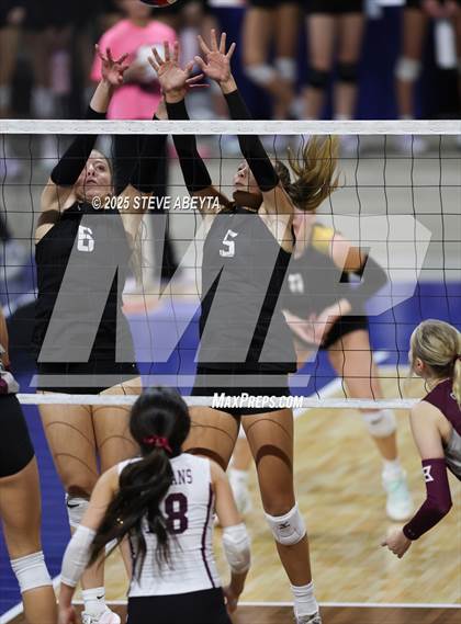 Thumbnail 2 in Berthoud vs. Green Mountain (CHSAA 4A First Round) photogallery.