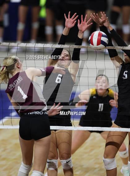 Thumbnail 3 in Berthoud vs. Green Mountain (CHSAA 4A First Round) photogallery.
