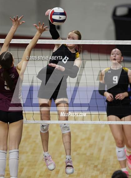 Thumbnail 1 in Berthoud vs. Green Mountain (CHSAA 4A First Round) photogallery.