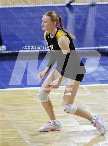 Thumbnail 3 in Berthoud vs. Green Mountain (CHSAA 4A First Round) photogallery.