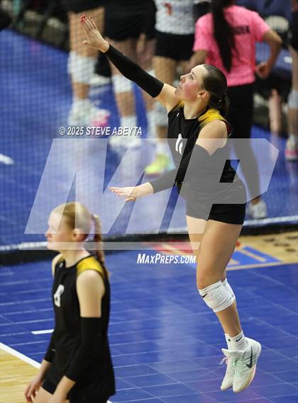 Thumbnail 3 in Berthoud vs. Green Mountain (CHSAA 4A First Round) photogallery.