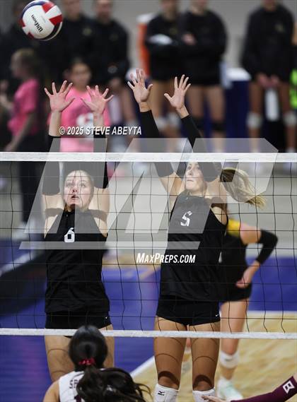 Thumbnail 3 in Berthoud vs. Green Mountain (CHSAA 4A First Round) photogallery.