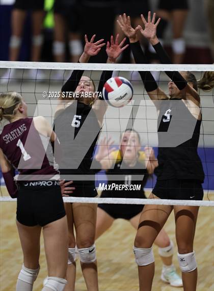 Thumbnail 1 in Berthoud vs. Green Mountain (CHSAA 4A First Round) photogallery.
