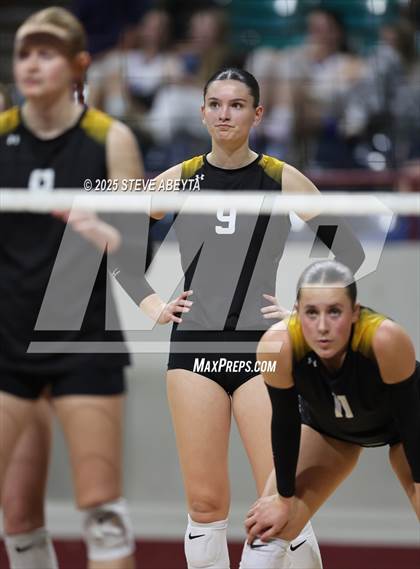 Thumbnail 3 in Berthoud vs. Green Mountain (CHSAA 4A First Round) photogallery.