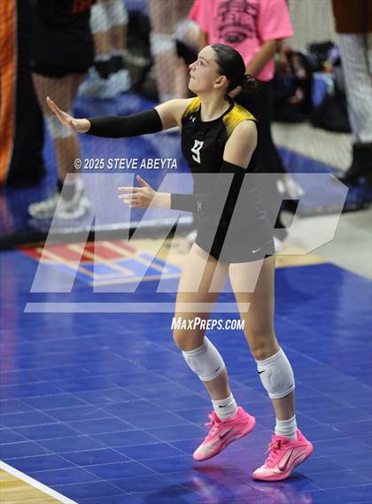 Thumbnail 3 in Berthoud vs. Green Mountain (CHSAA 4A First Round) photogallery.