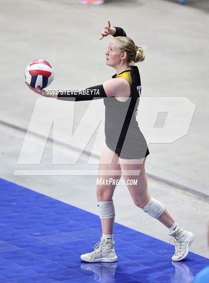 Thumbnail 3 in Berthoud vs. Green Mountain (CHSAA 4A First Round) photogallery.