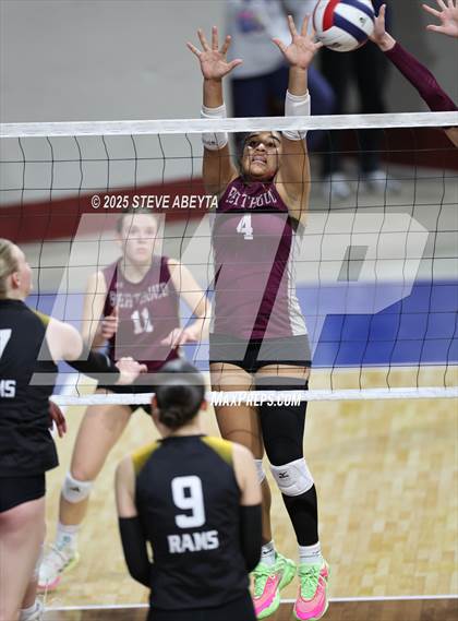 Thumbnail 2 in Berthoud vs. Green Mountain (CHSAA 4A First Round) photogallery.