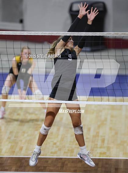 Thumbnail 2 in Berthoud vs. Green Mountain (CHSAA 4A First Round) photogallery.