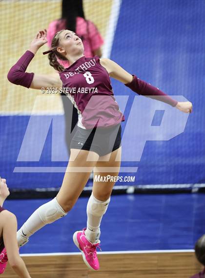 Thumbnail 3 in Berthoud vs. Green Mountain (CHSAA 4A First Round) photogallery.