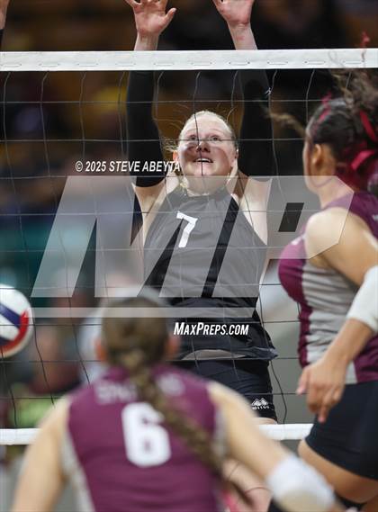 Thumbnail 1 in Berthoud vs. Green Mountain (CHSAA 4A First Round) photogallery.