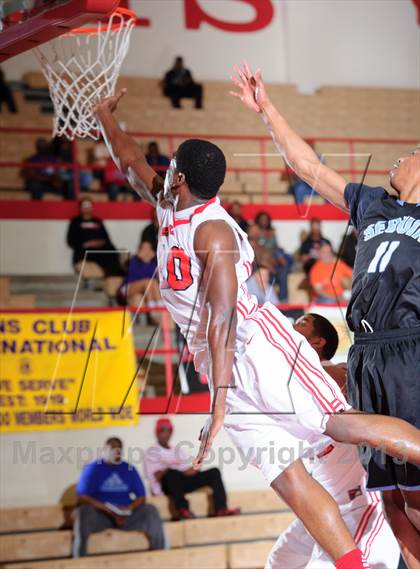 Thumbnail 2 in Seguin vs. Cedar Hill (Lions Club Tournament) photogallery.