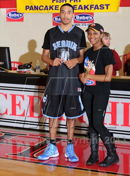 Thumbnail 3 in Seguin vs. Cedar Hill (Lions Club Tournament) photogallery.