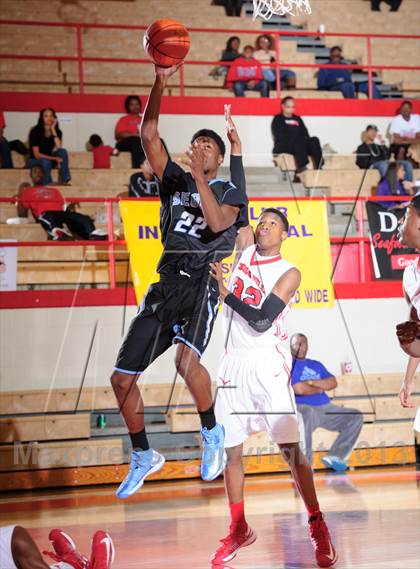 Thumbnail 2 in Seguin vs. Cedar Hill (Lions Club Tournament) photogallery.