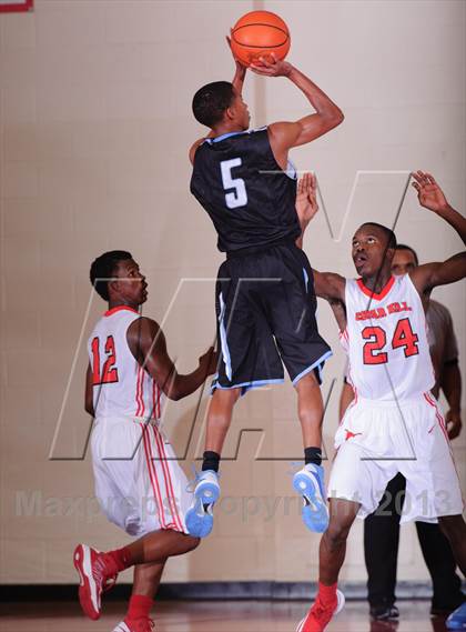 Thumbnail 1 in Seguin vs. Cedar Hill (Lions Club Tournament) photogallery.