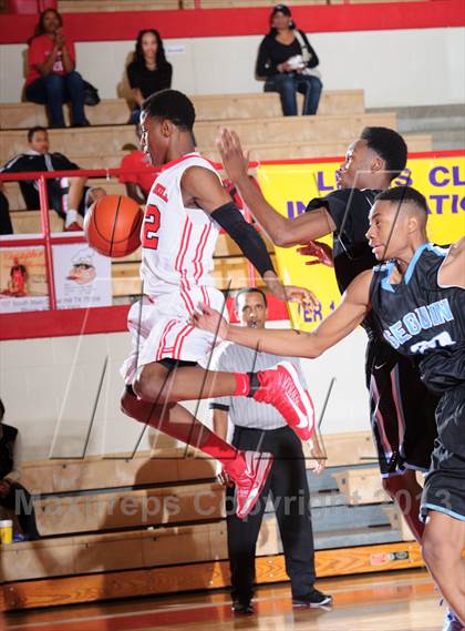 Thumbnail 2 in Seguin vs. Cedar Hill (Lions Club Tournament) photogallery.