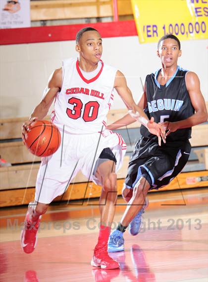 Thumbnail 2 in Seguin vs. Cedar Hill (Lions Club Tournament) photogallery.