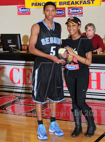 Thumbnail 1 in Seguin vs. Cedar Hill (Lions Club Tournament) photogallery.