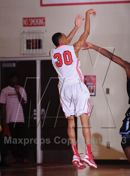 Thumbnail 1 in Seguin vs. Cedar Hill (Lions Club Tournament) photogallery.