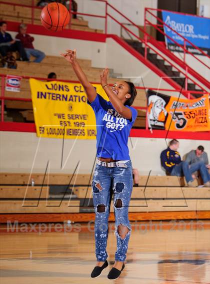 Thumbnail 1 in Seguin vs. Cedar Hill (Lions Club Tournament) photogallery.