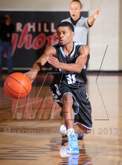 Thumbnail 2 in Seguin vs. Cedar Hill (Lions Club Tournament) photogallery.