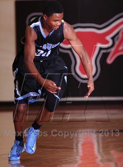 Thumbnail 2 in Seguin vs. Cedar Hill (Lions Club Tournament) photogallery.