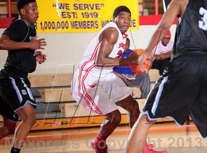Thumbnail 2 in Seguin vs. Cedar Hill (Lions Club Tournament) photogallery.