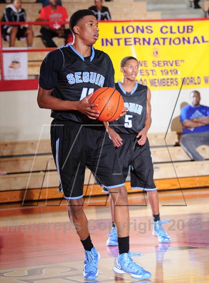 Thumbnail 1 in Seguin vs. Cedar Hill (Lions Club Tournament) photogallery.