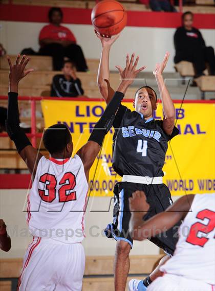 Thumbnail 3 in Seguin vs. Cedar Hill (Lions Club Tournament) photogallery.