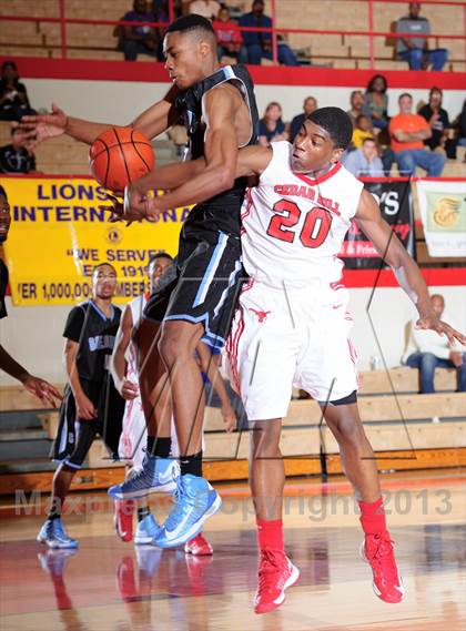 Thumbnail 3 in Seguin vs. Cedar Hill (Lions Club Tournament) photogallery.