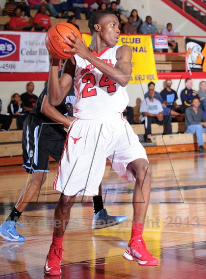 Thumbnail 1 in Seguin vs. Cedar Hill (Lions Club Tournament) photogallery.